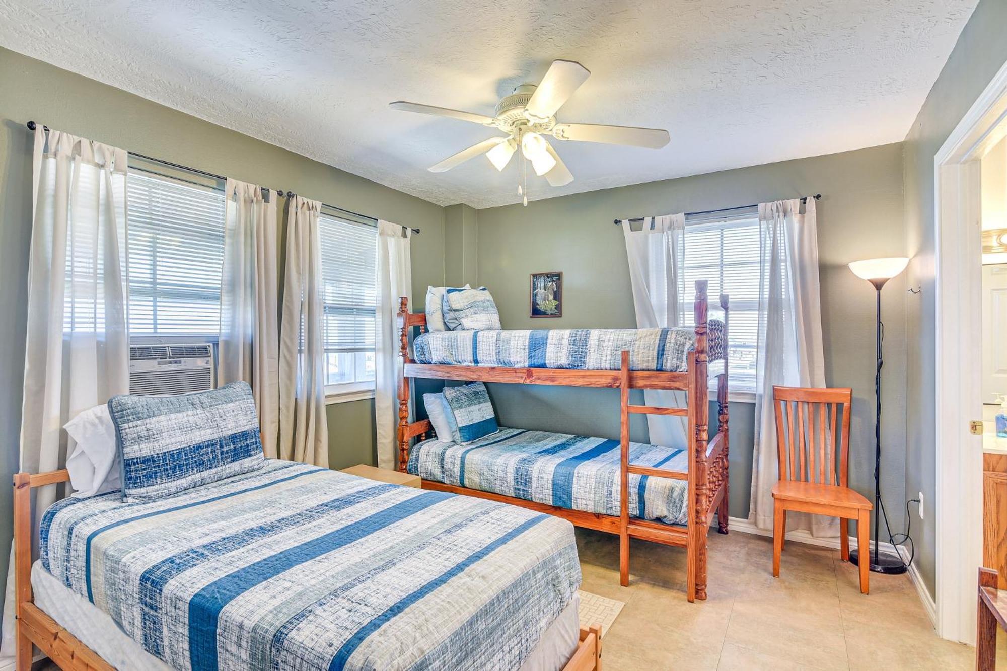 Crystal Beach Home With 2 Grills Walk To Shore! Εξωτερικό φωτογραφία