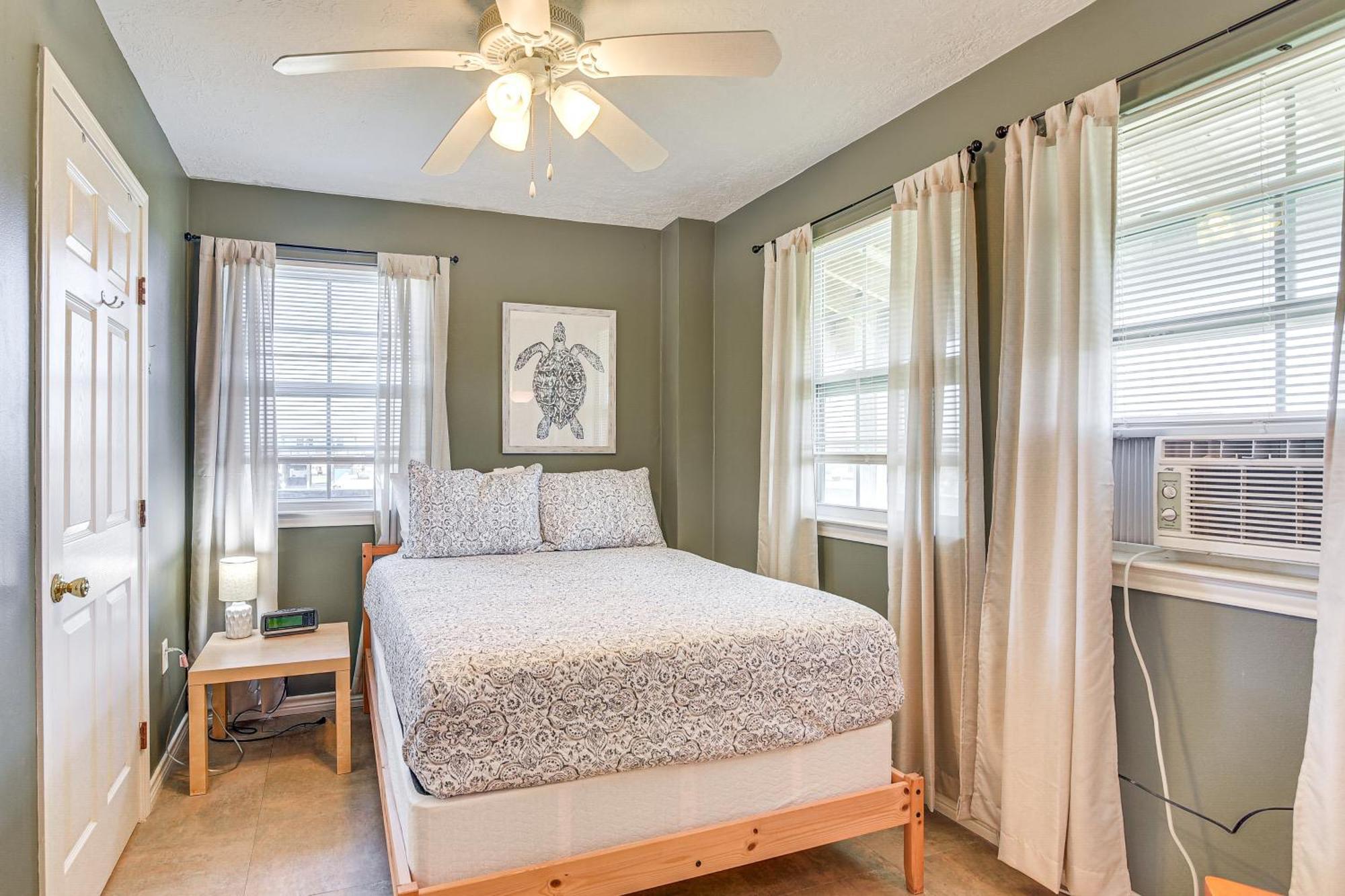 Crystal Beach Home With 2 Grills Walk To Shore! Εξωτερικό φωτογραφία